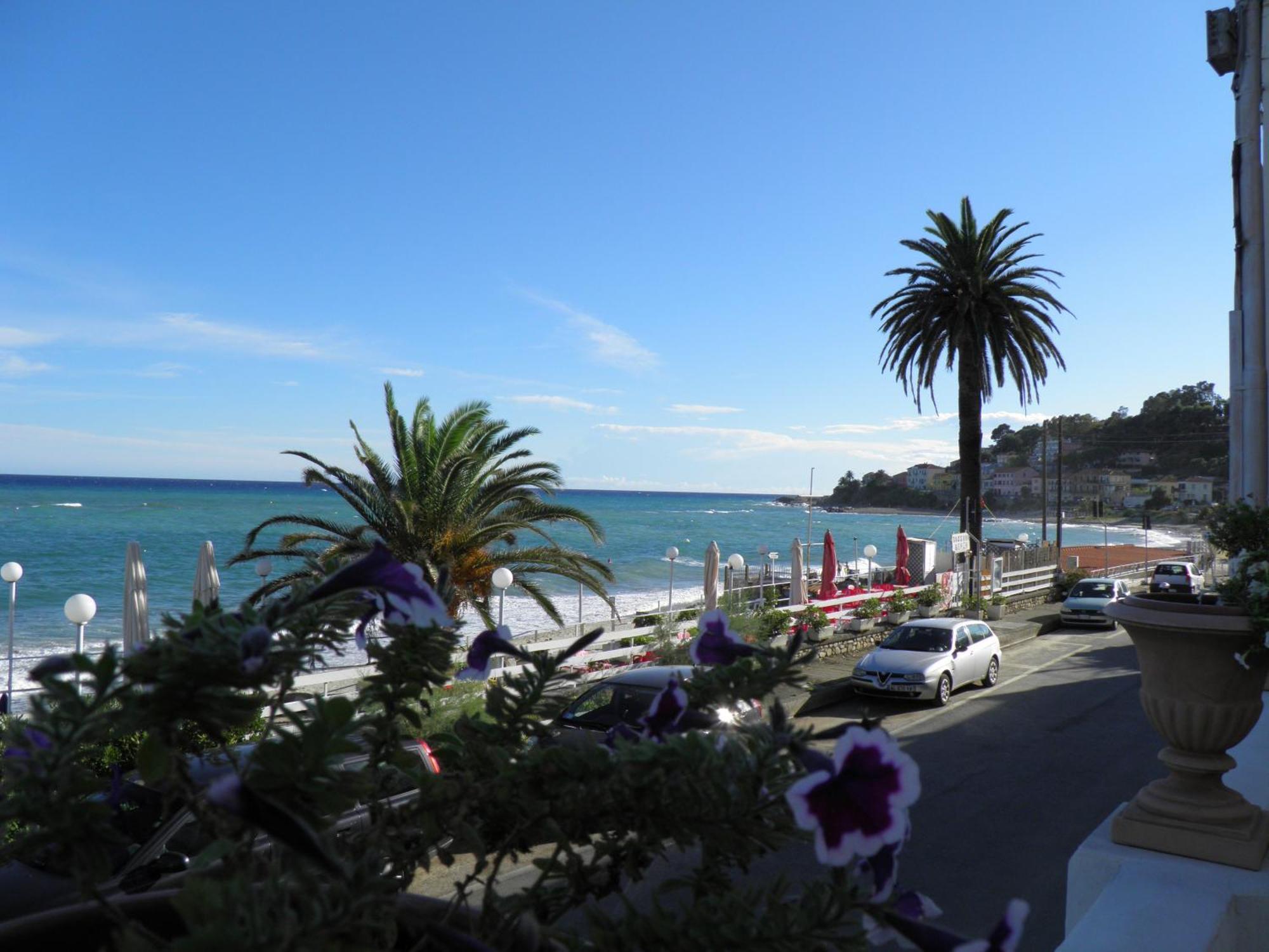 Blue Beach Bussana Nuova Esterno foto